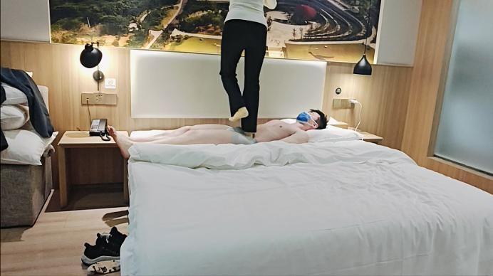 【网盘】【啦啦啦】新开发的学生s爬山后超暴力跳踩 ACYC-4127