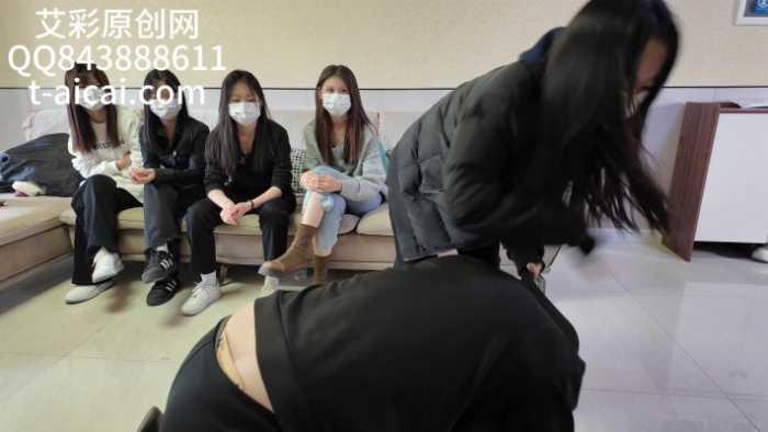 【爱秀套图】『chnnsct1818』群体鞭打戏耍贱狗 YC-250109