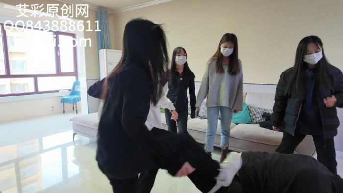 【爱秀套图】『chnnsct1818』群体鞭打戏耍贱狗 YC-250109