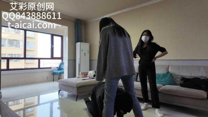 【爱秀套图】『chnnsct1818』群体鞭打戏耍贱狗 YC-250109