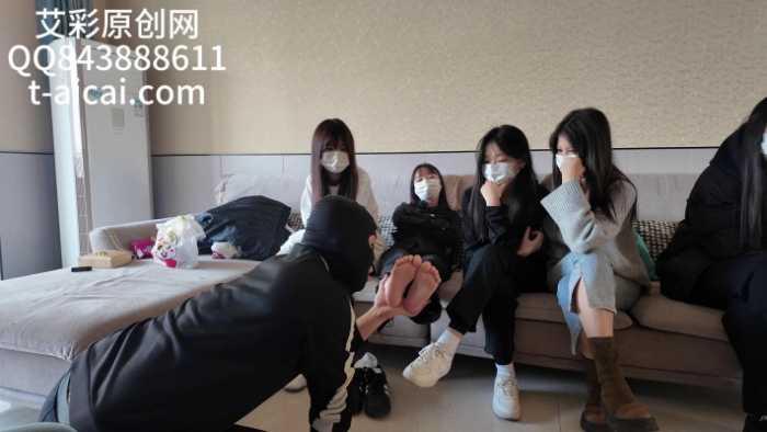 【爱秀套图】『chnnsct1818』群体鞭打戏耍贱狗 YC-250109