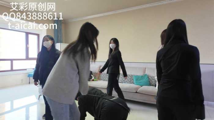 【爱秀套图】『chnnsct1818』群体鞭打戏耍贱狗 YC-250109