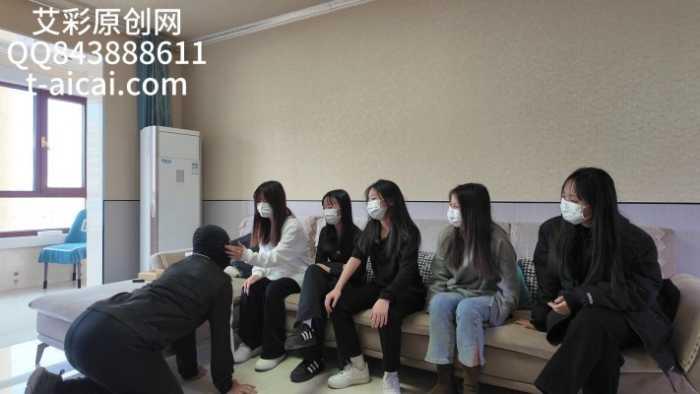 【爱秀套图】『chnnsct1818』群体鞭打戏耍贱狗 YC-250109