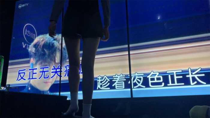 【爱秀套图】『高兴儿』ktv三女王踩踏脚垫 YC-250115-10