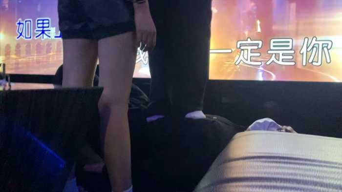 【爱秀套图】『高兴儿』ktv三女王踩踏脚垫 YC-250115-10