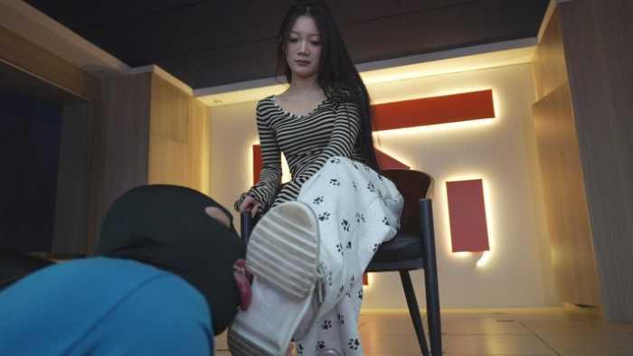 【爱秀套图】最美素人小美女首次含笑虐狗 暴力西安小野传授凶残虐狗 YC-250126-3