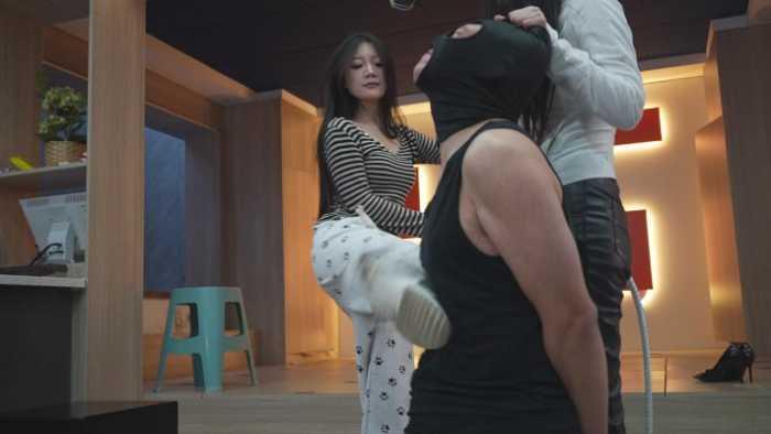 【爱秀套图】最美素人小美女首次含笑虐狗 暴力西安小野传授凶残虐狗 YC-250126-3