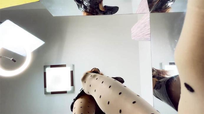 【爱秀套图】LCT107b愤怒晓G粗口辱骂丝袜脚跺杀下贱女M小三 POV女女羞辱 ACYC-1551