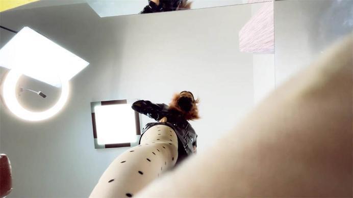 【爱秀套图】LCT107b愤怒晓G粗口辱骂丝袜脚跺杀下贱女M小三 POV女女羞辱 ACYC-1551