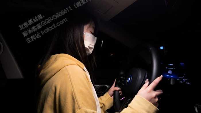 【爱秀套图】【第5风格】00后学车第一视角被舔脚 YC-250126-8