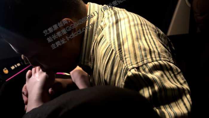 【爱秀套图】【第5风格】00后学车第一视角被舔脚 YC-250126-8