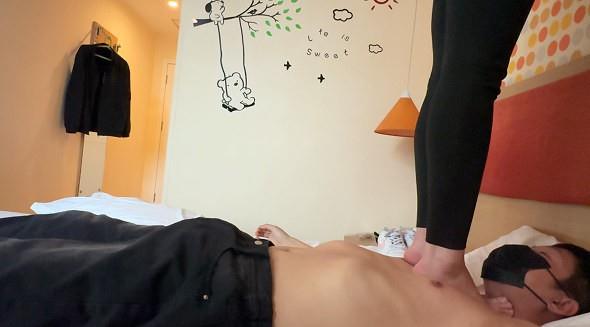 【爱秀套图】【素人音乐系女大】真人软腹蹦床 YC-250126-5