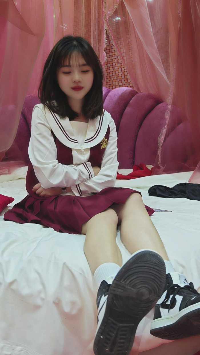 【爱秀套图】娇娇AJ羞辱恋足舔脚专场