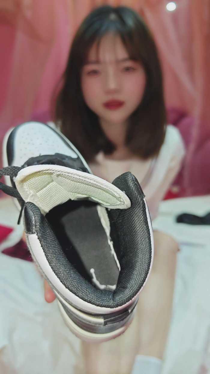 【爱秀套图】娇娇AJ羞辱恋足舔脚专场