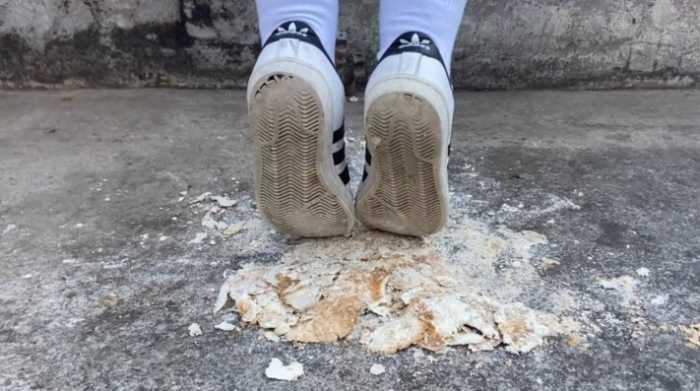 【爱秀套图】【蛇年任务】阿迪贝壳头+AJ踩小面包（含1分钟羞辱远程喂食）YC-250130-6