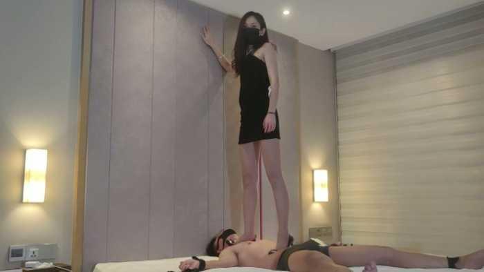 【网盘】春节档：捆绑束缚奴隶四肢，任由小鱼女神在床上高跟蹦迪，无视脚下生灵 YC-250203-2