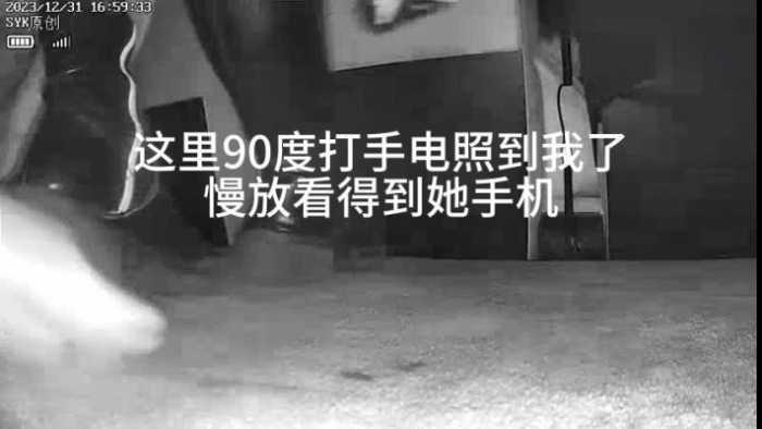 【爱秀套图】B787 – 无意识马丁靴小姐姐踩手被发现 bf49871