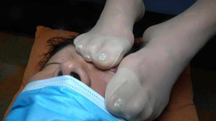 【爱秀套图】【领主老大】丝袜脚残忍虐待眼睛 YC-250207-3