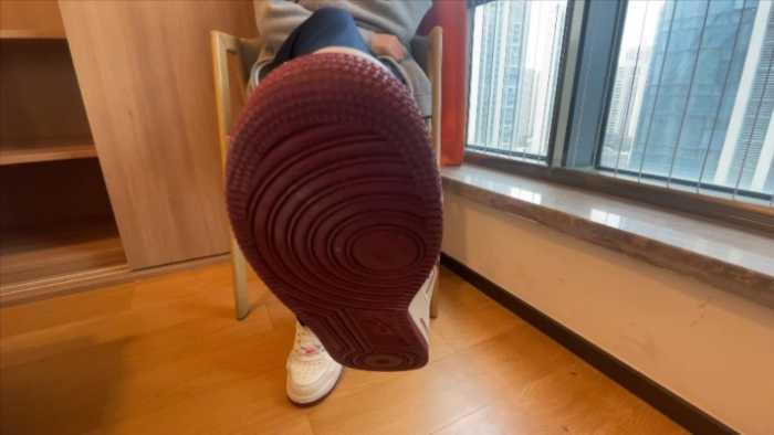 【爱秀套图】【小鲨鱼殿下】第一人称羞辱踩面包 YC-250208-6