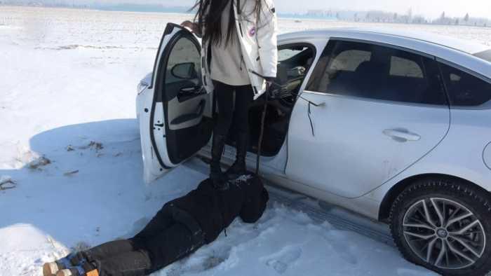 【爱秀套图】【苒溪S】大雪地遛狗，骑马，踩踏 YC-250211