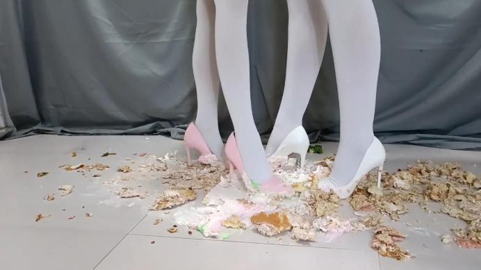 【网盘】丽人馆。双S踩踏生日蛋糕，两双高跟鞋上粘满了恶心的奶油，应该怎么清理呢YC-250212-3