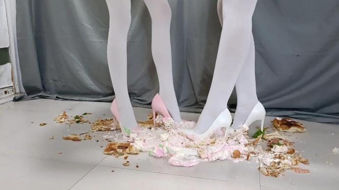 【网盘】丽人馆。双S踩踏生日蛋糕，两双高跟鞋上粘满了恶心的奶油，应该怎么清理呢YC-250212-3