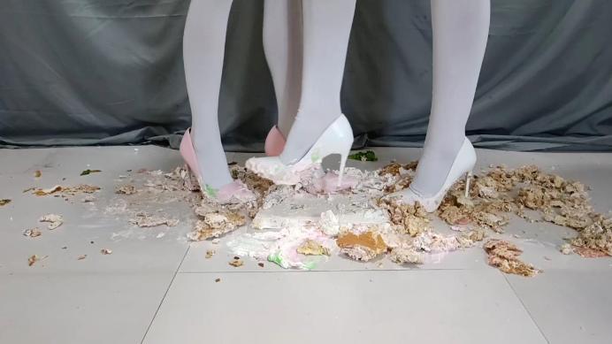 【网盘】丽人馆。双S踩踏生日蛋糕，两双高跟鞋上粘满了恶心的奶油，应该怎么清理呢YC-250212-3