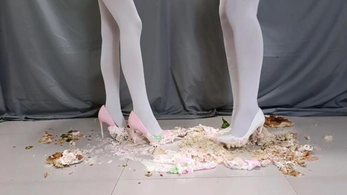 【网盘】丽人馆。双S踩踏生日蛋糕，两双高跟鞋上粘满了恶心的奶油，应该怎么清理呢YC-250212-3