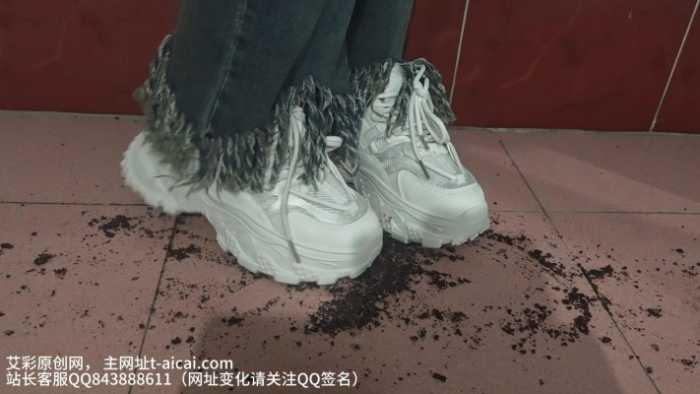 【爱秀套图】【桃子姐姐】复工第一踩~ YC-250212