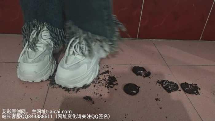 【爱秀套图】【桃子姐姐】复工第一踩~ YC-250212