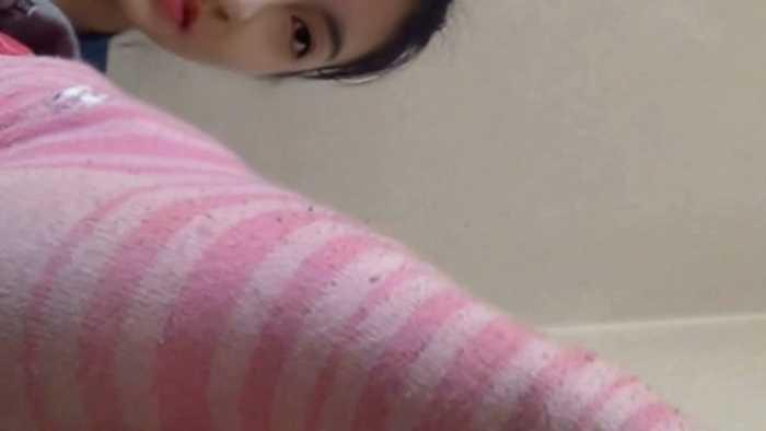【爱秀套图】极品原味棉袜雪地靴舞曲抖脚模拟踩脸（重发） JS250216~1