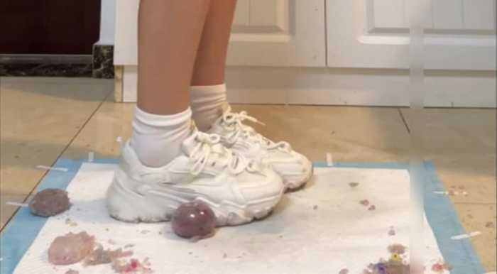 【网盘】【榴莲好吃】脏鞋底运动鞋暴力碾踩解压球 ACYC-2989