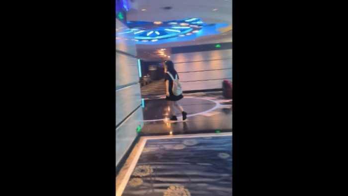 【爱秀套图】B794 – 无意识短裙黑袜小皮鞋较多动踩手 bf50431