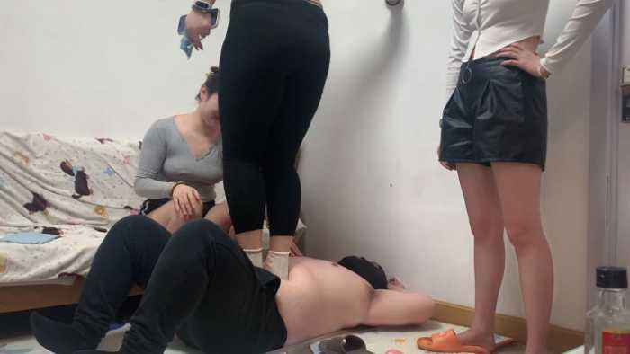 【爱秀套图】『高兴儿』带BBW闺蜜三人轮流踩踏 YC-250219-5