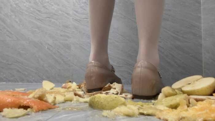 【爱秀套图】【莓子】平底鞋暴力踩苹果、橘子、吐司面包 YC-250218
