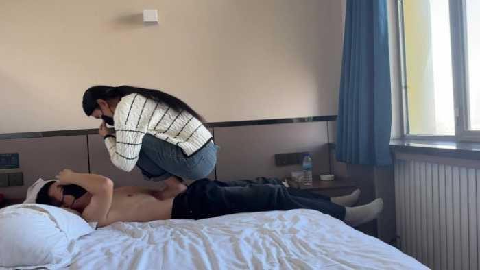 【爱秀套图】【素人维族女大】周末棉袜裸足休闲踩 YC-250219-3