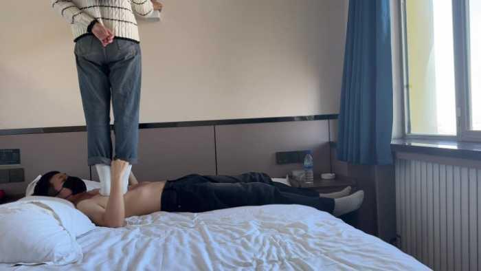 【爱秀套图】【素人维族女大】周末棉袜裸足休闲踩 YC-250219-3