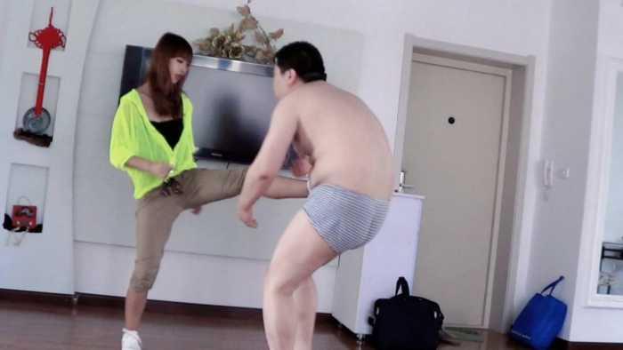 【爱秀套图】丹丹暴力虐废流氓乞丐 JS250226~8