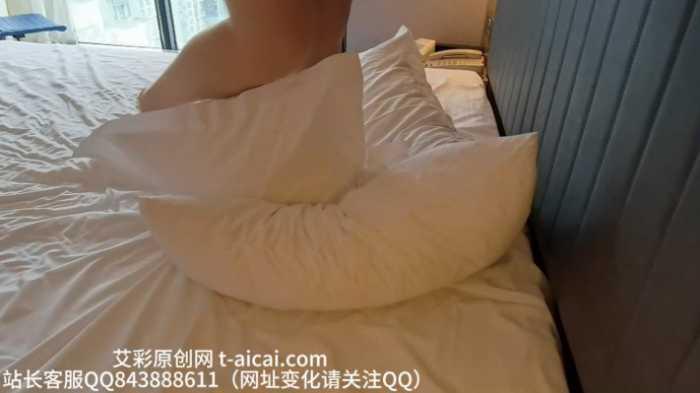 【爱秀套图】新女大肉丝踩枕头 YC-250220-5