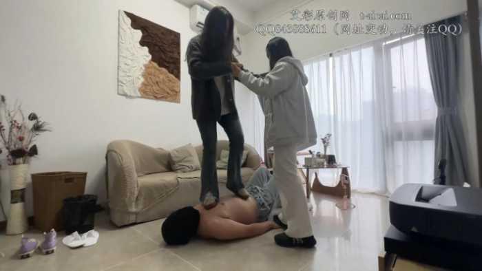 【爱秀套图】【小鲨鱼殿下】三人玩弄偷偷闻鞋子的家政 YC-250225-4
