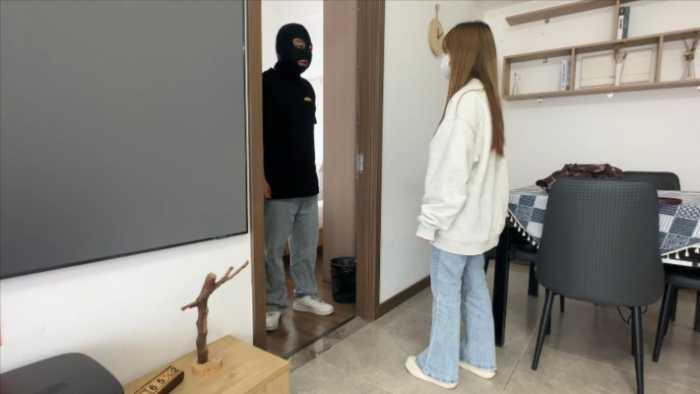 【爱秀套图】【小鲨鱼殿下】三人玩弄偷偷闻鞋子的家政 YC-250225-4
