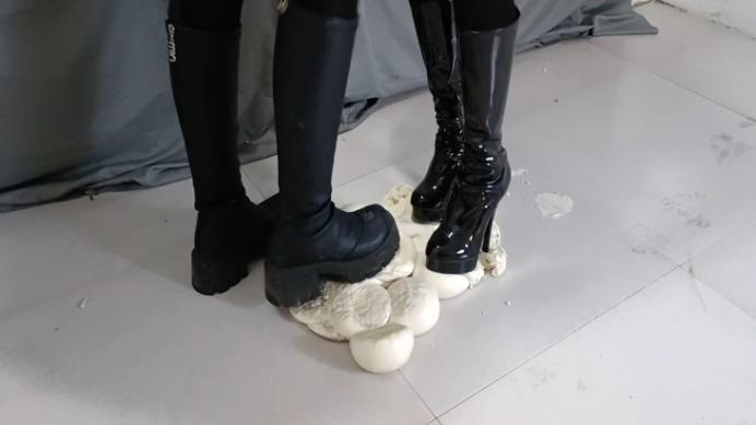 【爱秀套图】丽人馆，双S黑丝皮靴踩踏白馒头，馒头很软踩在脚下黏黏的感觉，可以擦鞋底YC-250222-4