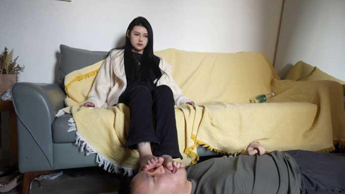 【爱秀套图】『红颜榜』汗脚微微女王逛街后享受脚奴清理脚底 YC-250227-4
