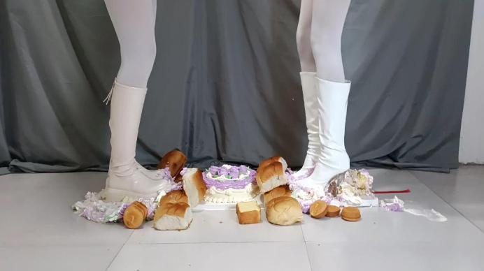 【爱秀套图】丽人馆。雅伟,双S喂食踩烂生日蛋糕，白靴上粘满恶心的奶油，叫下贱狗M吃下YC-250228-7