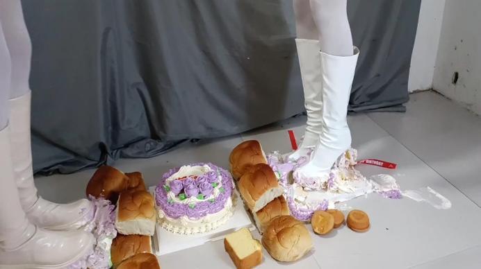 【爱秀套图】丽人馆。雅伟,双S喂食踩烂生日蛋糕，白靴上粘满恶心的奶油，叫下贱狗M吃下YC-250228-7