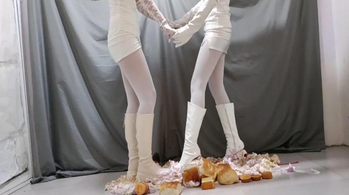 【爱秀套图】丽人馆。雅伟,双S喂食踩烂生日蛋糕，白靴上粘满恶心的奶油，叫下贱狗M吃下YC-250228-7