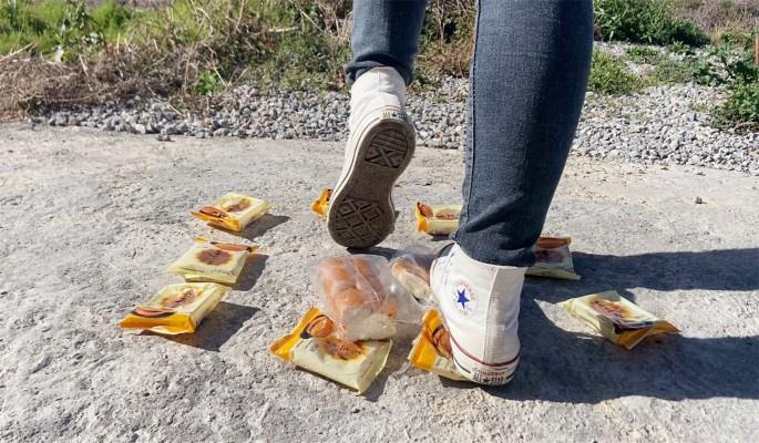 【爱秀套图】经典匡威帆布鞋户外踩一堆面包和老婆饼 YC-250227-2