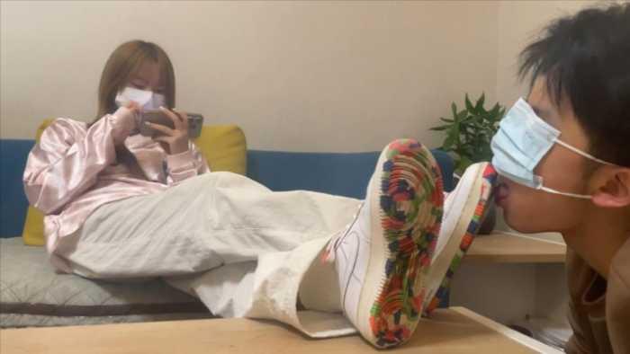 【爱秀套图】【小鲨鱼殿下】让粉丝清理鞋底 YC-250303-2