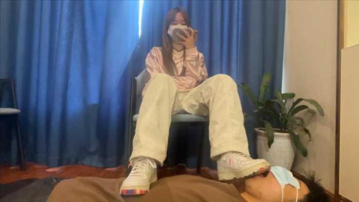 【爱秀套图】【小鲨鱼殿下】让粉丝清理鞋底 YC-250303-2