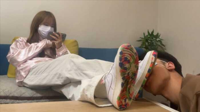 【爱秀套图】【小鲨鱼殿下】让粉丝清理鞋底 YC-250303-2